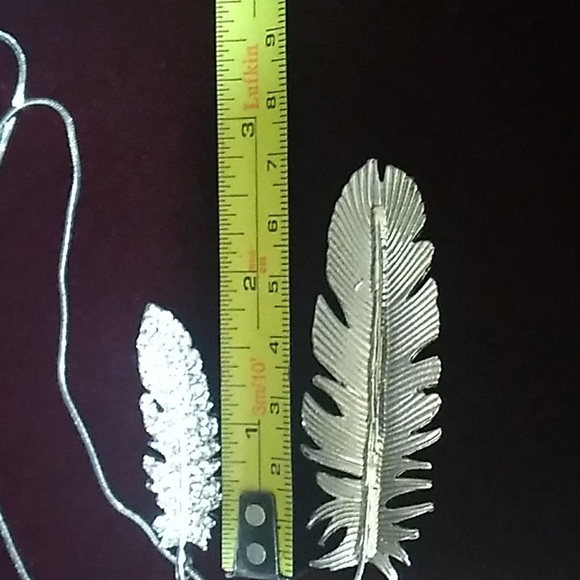 Beautiful Two Feather Necklace - Picture 3 of 10